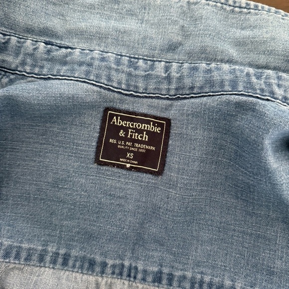 Abercrombie & Fitch Denim Blue Button-Down Shirt - Picture 4 of 11